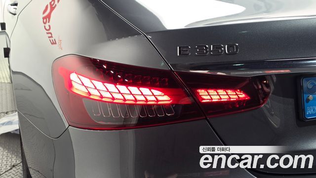 Mercedes-Benz E-Class 2023 — photo 9