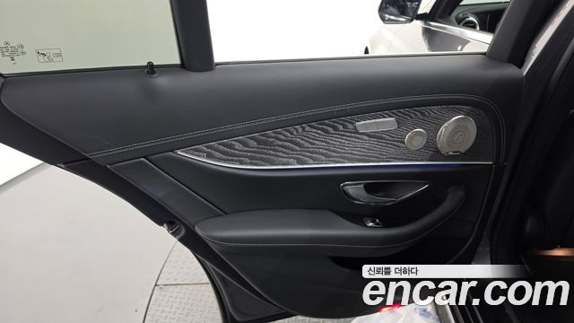 Mercedes-Benz E-Class 2023 — photo 15
