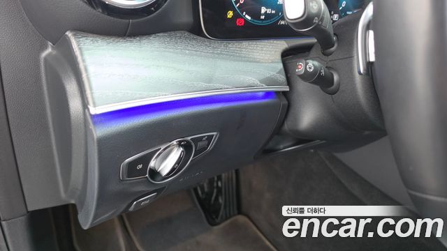 Mercedes-Benz E-Class 2023 — photo 28