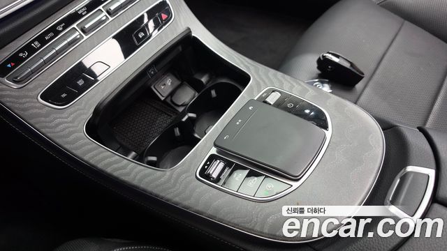 Mercedes-Benz E-Class 2023 — photo 30