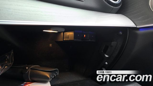 Mercedes-Benz E-Class 2023 — photo 34