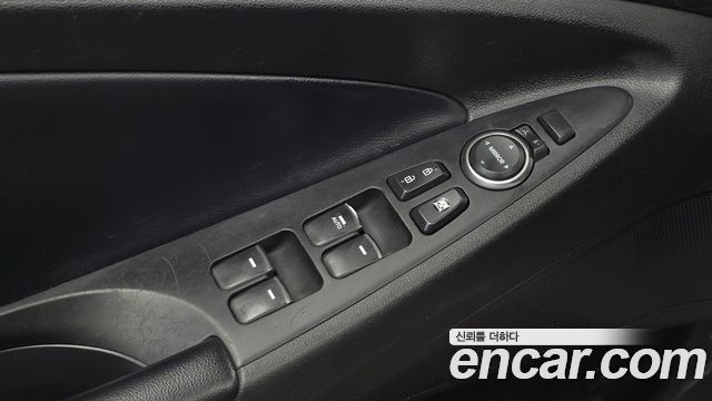 Hyundai Sonata 2013 — photo 28