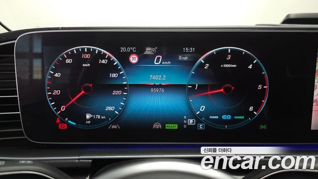 Mercedes-Benz GLE-Class 2022 — photo 11