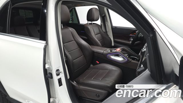 Mercedes-Benz GLE-Class 2022 — photo 16