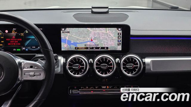 Mercedes-Benz EQB 2022 — photo 17