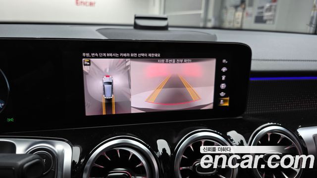 Mercedes-Benz EQB 2022 — photo 20