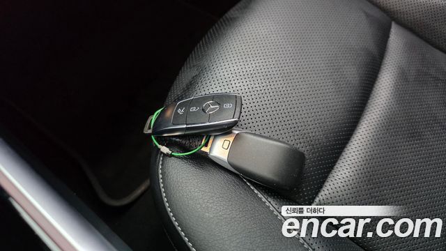 Mercedes-Benz EQB 2022 — photo 21