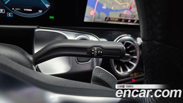Mercedes-Benz EQB 2022 — photo 26