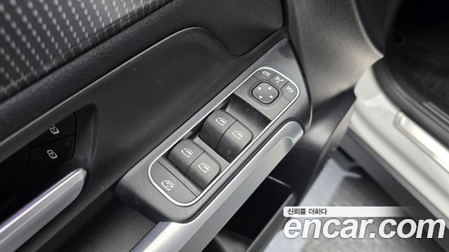 Mercedes-Benz EQB 2022 — photo 29