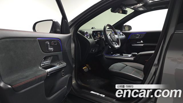 Mercedes-Benz GLA-Class 2023 — photo 13