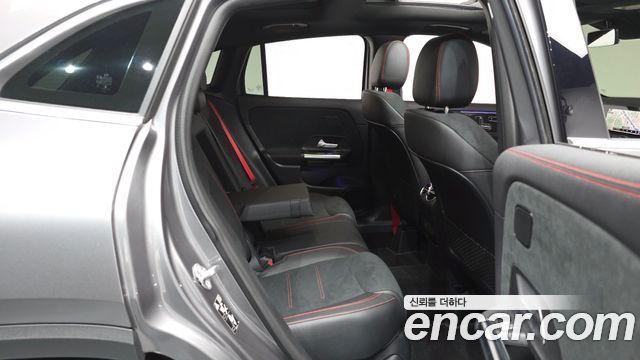 Mercedes-Benz GLA-Class 2023 — photo 17