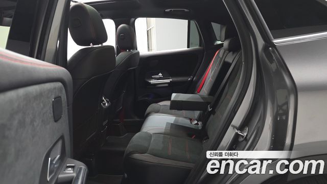 Mercedes-Benz GLA-Class 2023 — photo 18