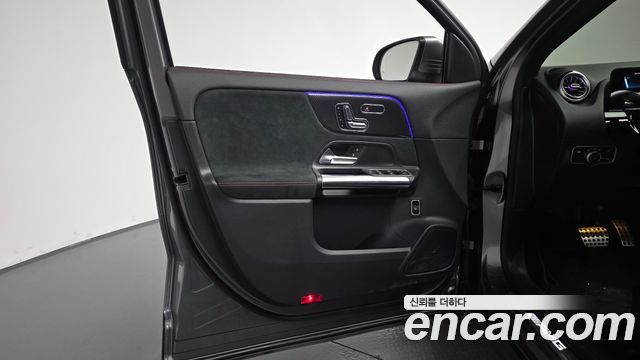 Mercedes-Benz GLA-Class 2023 — photo 14