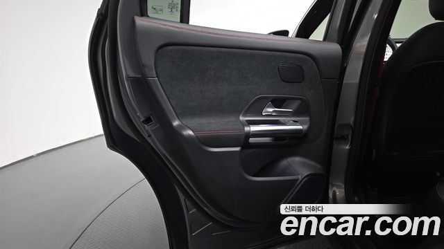 Mercedes-Benz GLA-Class 2023 — photo 15