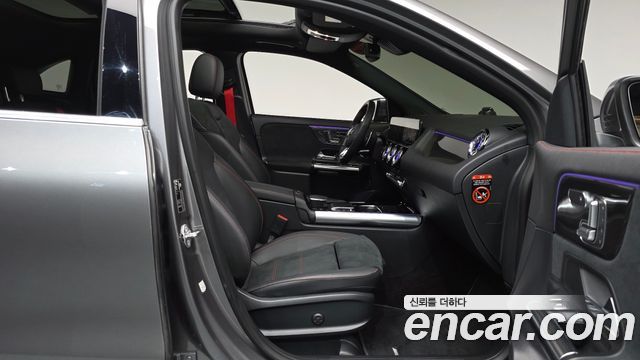 Mercedes-Benz GLA-Class 2023 — photo 16