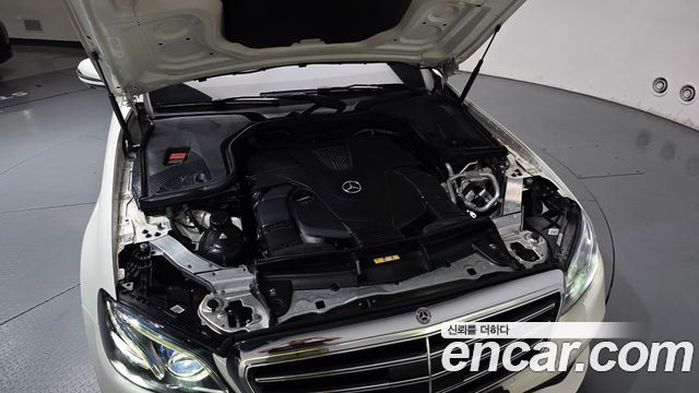 Mercedes-Benz E-Class 2017 — photo 6