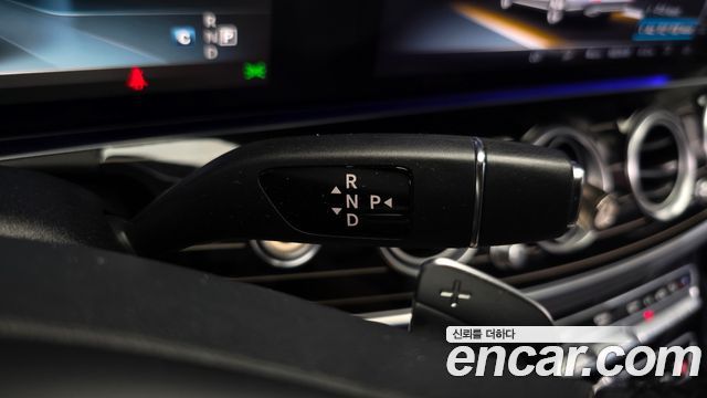 Mercedes-Benz E-Class 2017 — photo 12