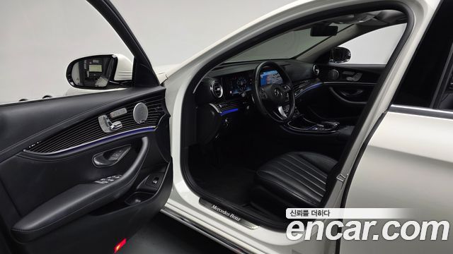 Mercedes-Benz E-Class 2017 — photo 13