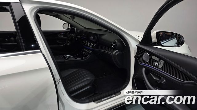 Mercedes-Benz E-Class 2017 — photo 17