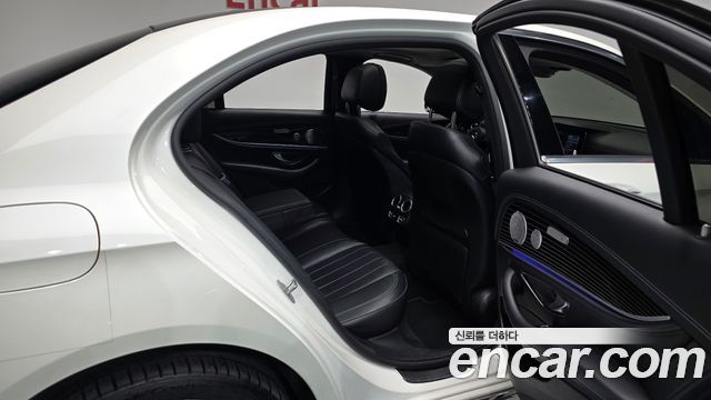 Mercedes-Benz E-Class 2017 — photo 18