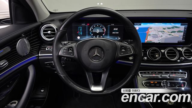 Mercedes-Benz E-Class 2017 — photo 19