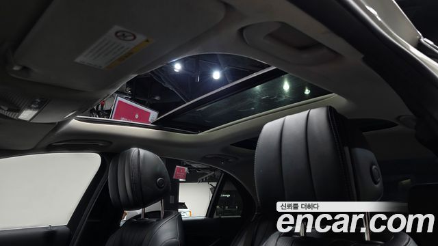 Mercedes-Benz E-Class 2017 — photo 23