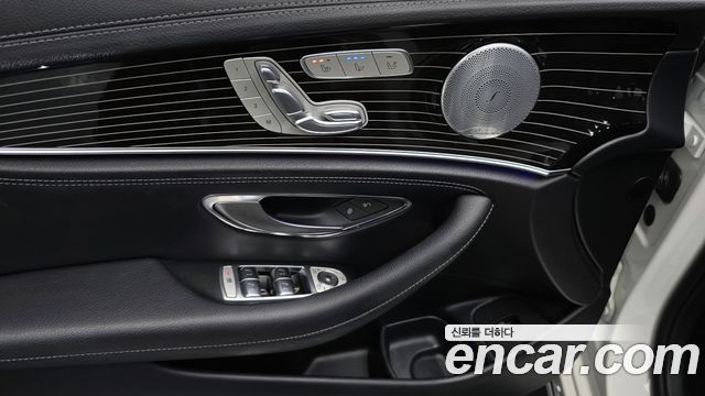 Mercedes-Benz E-Class 2017 — photo 24
