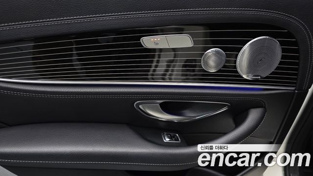 Mercedes-Benz E-Class 2017 — photo 25
