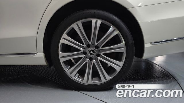 Mercedes-Benz E-Class 2017 — photo 7