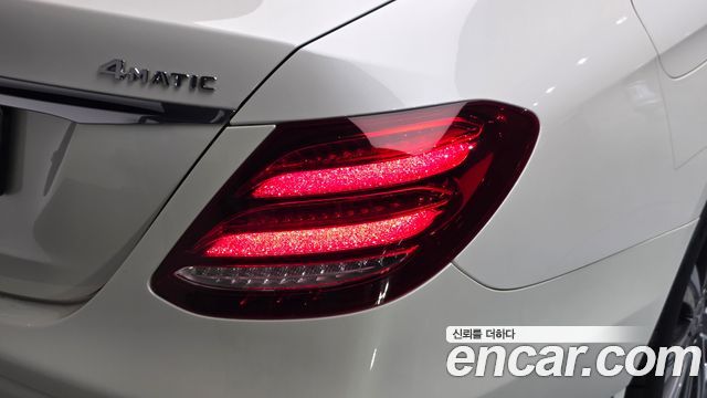 Mercedes-Benz E-Class 2017 — photo 9