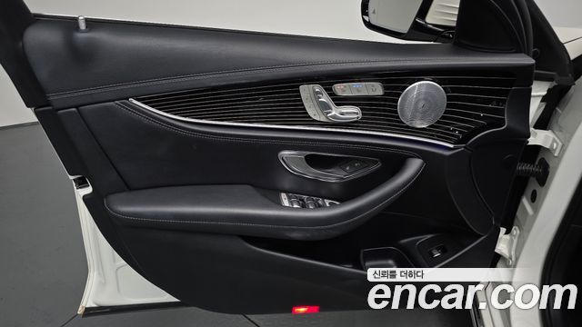 Mercedes-Benz E-Class 2017 — photo 14