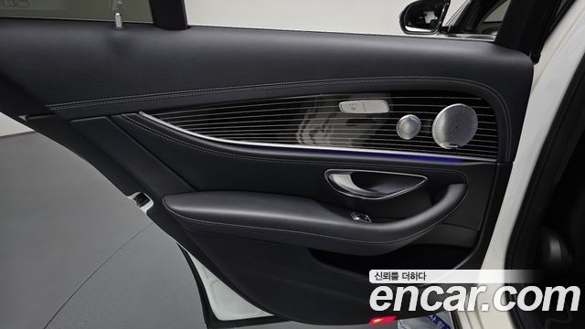 Mercedes-Benz E-Class 2017 — photo 15