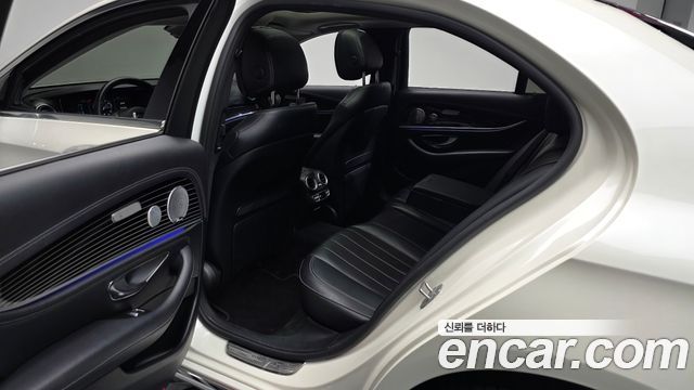 Mercedes-Benz E-Class 2017 — photo 16