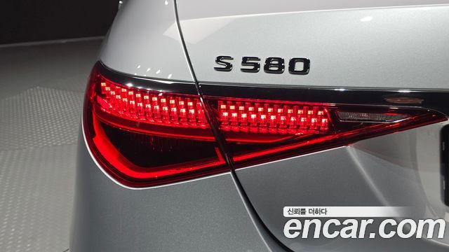 Mercedes-Benz S-Class 2021 — photo 9