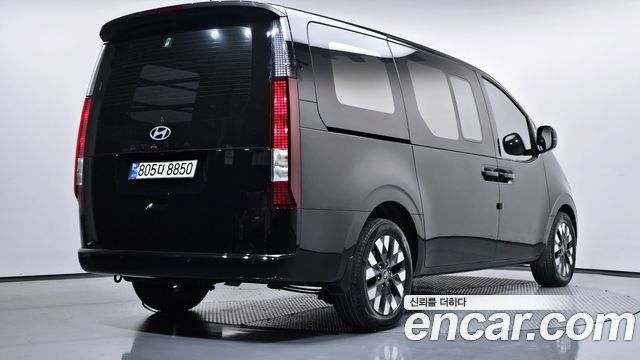 Hyundai Staria 2025 — photo 2