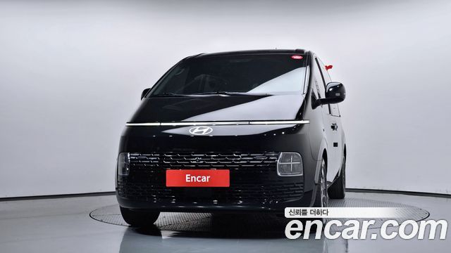 Hyundai Staria 2025 — photo 3