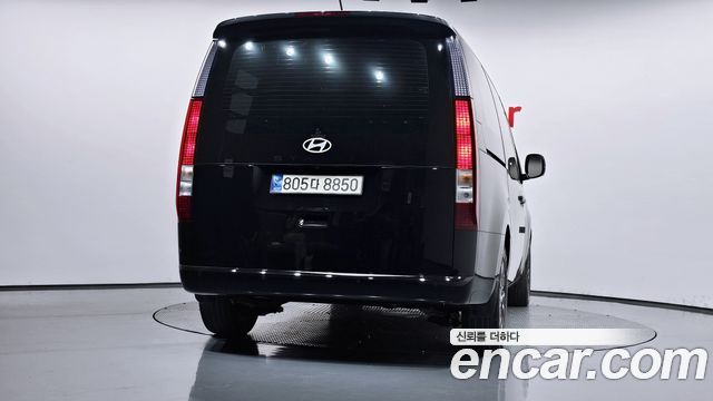 Hyundai Staria 2025 — photo 4