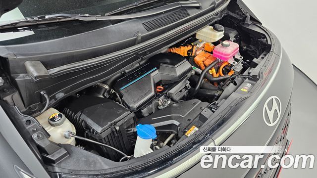 Hyundai Staria 2025 — photo 6