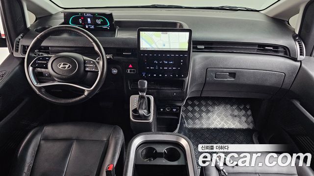 Hyundai Staria 2025 — photo 10