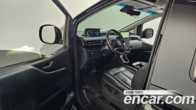 Hyundai Staria 2025 — photo 13