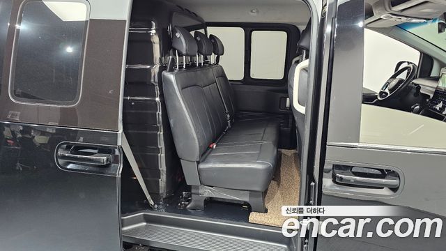 Hyundai Staria 2025 — photo 17