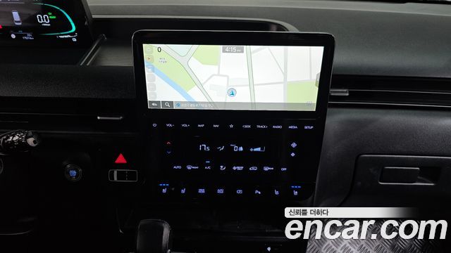Hyundai Staria 2025 — photo 18