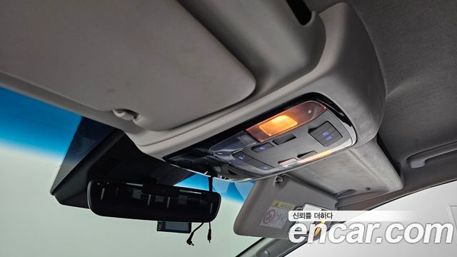 Hyundai Staria 2025 — photo 21