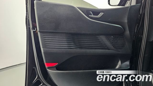 Hyundai Staria 2025 — photo 14
