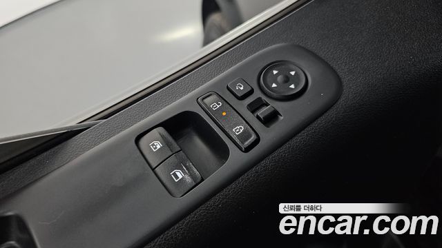 Hyundai Staria 2025 — photo 28