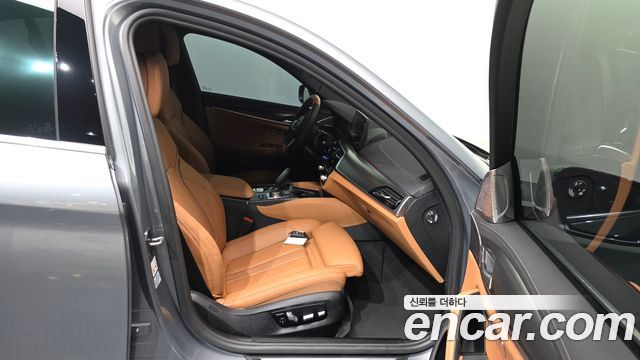 BMW 5-Series 2023 — photo 17