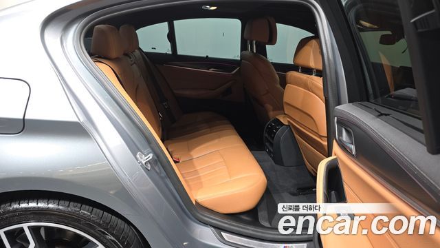 BMW 5-Series 2023 — photo 18