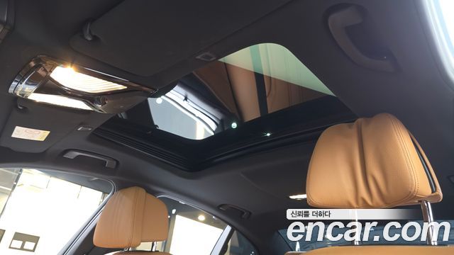 BMW 5-Series 2023 — photo 25