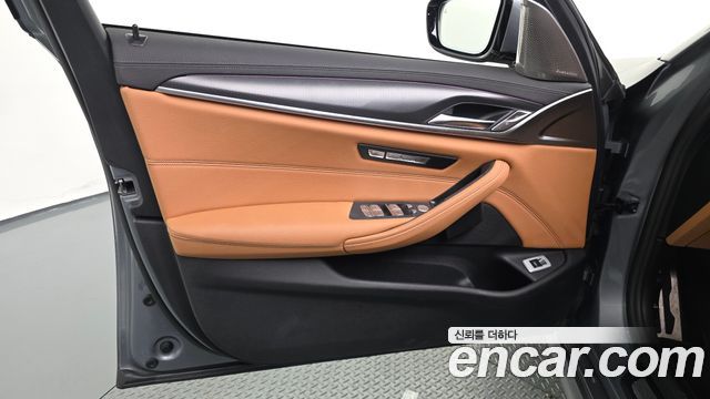 BMW 5-Series 2023 — photo 14