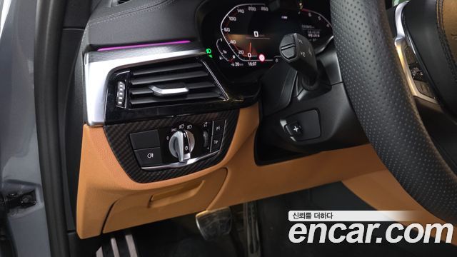 BMW 5-Series 2023 — photo 29